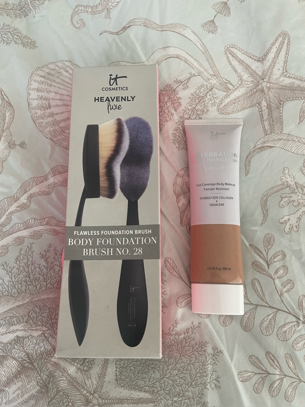 Free Brush! It cosmetics body illumination  foundation with applicator brush new